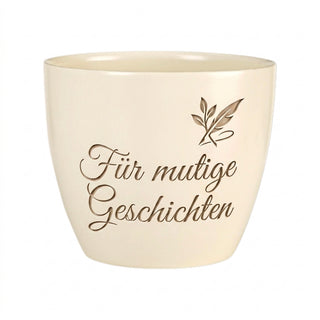 Personalisierter Blumentopf mit Gravur — Geschenk für Journalistin — Detailansicht der Lasergravur