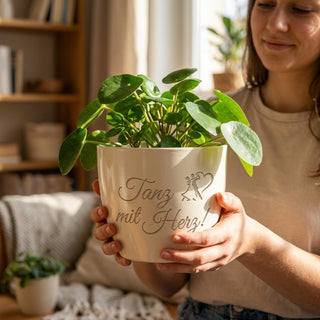 Personalisierter Blumentopf mit Gravur — Geschenk Balletttänzerin — im Wohnambiente