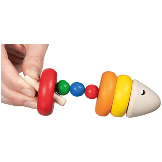 Goki Fädelfisch Felix: Buntes Holzspielzeug. Kind fädelt bunte Perlen auf Holzstab. Fördert Feinmotorik.