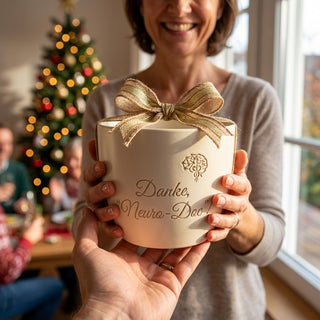 Personalisierter Blumentopf mit Gravur — Danke Geschenk Neurologe — als persoenliche Geschenk-Uebergabe