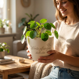 Individuelles Geschenk für Deutschlehrer – Blumentopf mit Gravur — im Wohnambiente