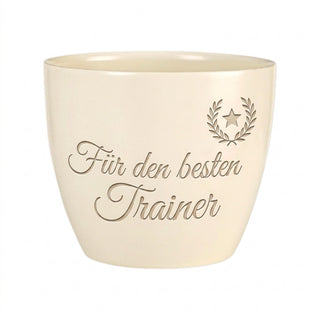 Personalisierter Blumentopf mit Gravur — Geschenk Tennislehrer Abschied — Detailansicht der Lasergravur