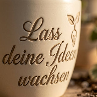 Personalisierter Blumentopf mit Gravur für Influencerinnen – Lass deine Ideen wachsen — Detailaufnahme