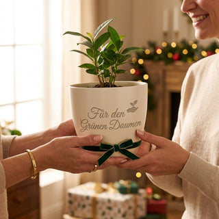 Personalisierter Blumentopf mit Gravur — Geschenk für Blumenfreunde — als persoenliche Geschenk-Uebergabe