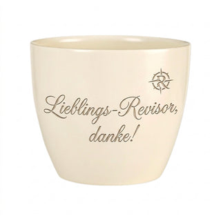 Personalisierter Blumentopf mit Gravur — Geschenk Revisor Abschied Dank — Detailansicht der Lasergravur