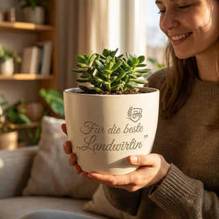 Personalisierter Blumentopf 'Beste Landwirtin' — Gravur Geschenk Landwirtschaft — im Wohnambiente