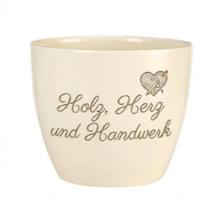 Personalisierter Blumentopf mit Gravur — Geschenk Möbeltischler — Detailansicht der Lasergravur