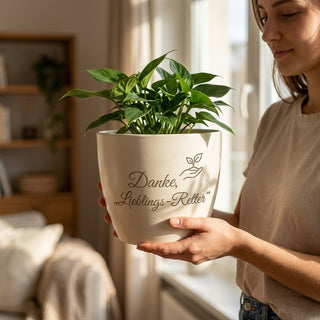 Personalisierter Blumentopf mit Gravur — Geschenk Notfallsanitäter Dankeschön — im Wohnambiente