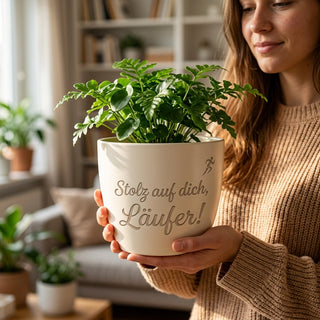 Personalisierter Blumentopf — Geschenk Marathonläufer Zieleinlauf — im Wohnambiente