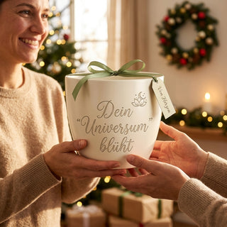 Personalisierter Blumentopf mit Gravur — Geschenk Astronomin Sternenliebe — geschenk_uebergabe