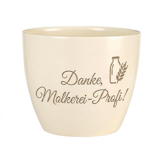 Personalisierter Blumentopf mit Gravur — Geschenk Molkereifachmann — Detailansicht der Lasergravur