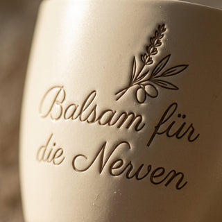 Personalisierter Blumentopf mit Gravur — Geschenk für Neurologen — Detailaufnahme