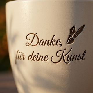 Personalisierter Blumentopf mit Gravur — Danke Geschenk für Keramikerin — Detailaufnahme