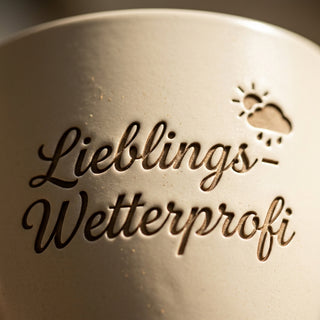 Personalisierter Blumentopf mit Gravur — Geschenk Meteorologe Wetterfrosch — Detailaufnahme
