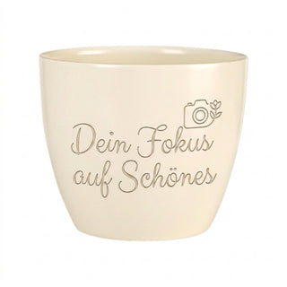 Personalisierter Blumentopf mit Gravur — Geschenk für Hobbyfotograf — Detailansicht der Lasergravur