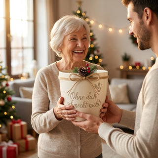 Blumentopf mit Gravur "Ohne dich schmeckt nichts" — Geschenk Köchin — als persoenliche Geschenk-Uebergabe