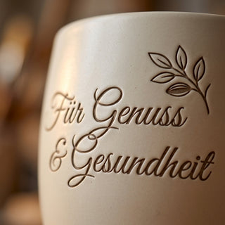 Personalisierter Blumentopf mit Gravur — Geschenk für Ernährungsberaterin — Detailaufnahme