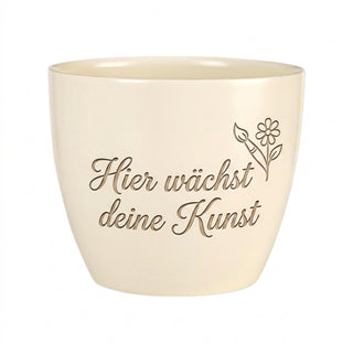 Personalisierter Blumentopf mit Gravur — Geschenk Künstlerin Geburtstag — Detailansicht der Lasergravur