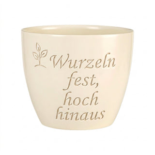 Personalisierter Blumentopf 'Wurzeln fest, hoch hinaus' — Geschenk Kletterer — Detailansicht der Lasergravur
