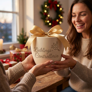 Personalisierter Blumentopf — Geschenk Controllerin Abschied mit Gravur — als persoenliche Geschenk-Uebergabe