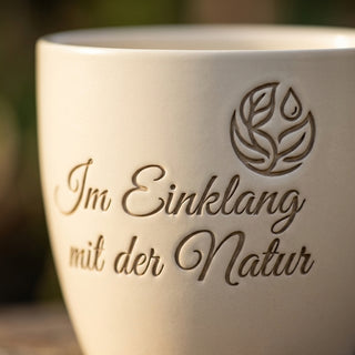 Persönliches Geschenk für Biologen – Gravur: Im Einklang mit der Natur — Detailaufnahme