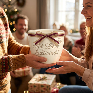 Persönliches Geschenk für Biologielaboranten – Mit Liebe kultiviert! — als persoenliche Geschenk-Uebergabe