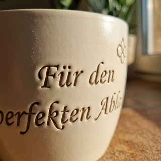 Personalisierter Blumentopf mit Gravur — Dankeschön Hochzeitsplanerin — Detailaufnahme
