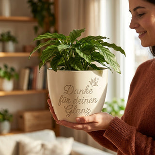 Personalisierter Blumentopf mit Gravur — Geschenk Lackierer Dankeschön — im Wohnambiente