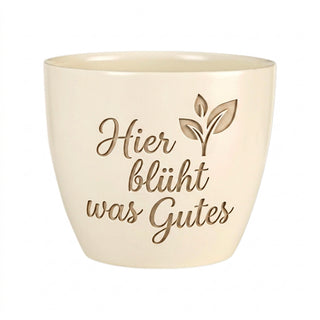 Personalisierter Blumentopf mit Gravur „Hier blüht was Gutes“ — Geschenk Tante — Detailansicht der Lasergravur