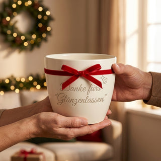 Personalisierter Blumentopf mit Gravur — Danke-Geschenk Reinigungskraft — als persoenliche Geschenk-Uebergabe
