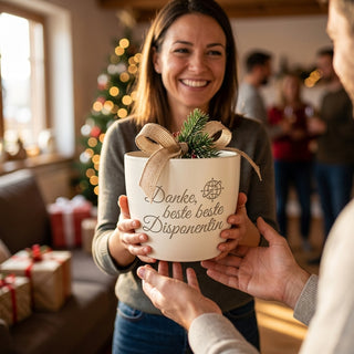 Personalisierter Blumentopf mit Gravur — Danke Geschenk Disponentin — als persoenliche Geschenk-Uebergabe