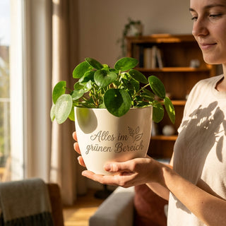 Personalisierter Blumentopf mit Gravur — Geschenk Landwirtschaftsmeister — im Wohnambiente