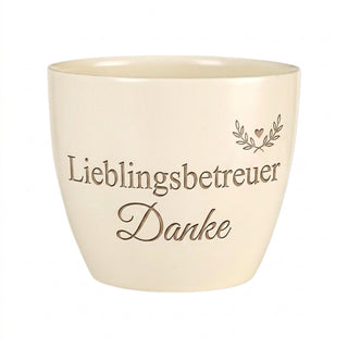 Personalisierter Blumentopf mit Gravur — Geschenk Kundenbetreuer Dankeschön — Detailansicht der Lasergravur