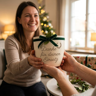 Personalisierter Blumentopf mit Gravur — Dankeschön Geschenk für Offiziere — als persoenliche Geschenk-Uebergabe