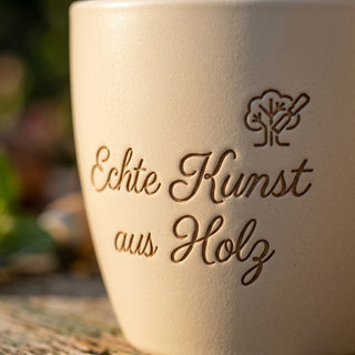 Geschenk für Tischlerinnen – Echte Kunst aus Holz mit Gravur — Detailaufnahme