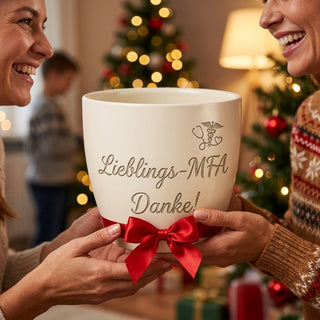 Personalisierter Blumentopf mit Gravur 'Lieblings-MFA' — Geschenk für Medizinische Fa... — als persoenliche Geschenk-Uebergabe