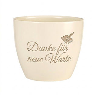Blumentopf mit Gravur "Danke" — Persönliches Geschenk für Logopäde — Detailansicht der Lasergravur