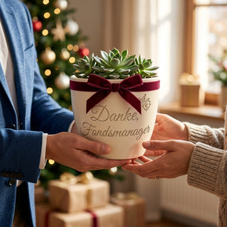 Personalisierter Blumentopf mit Gravur — Dankeschön für Fondsmanager — als persoenliche Geschenk-Uebergabe