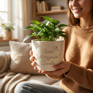 Persönlicher Blumentopf für die Beste Metzgerin – Dankeschön mit Gravur — im Wohnambiente