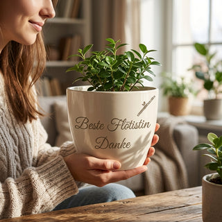 Personalisierter Blumentopf mit Gravur — Geschenk Flötistin Danke — im Wohnambiente