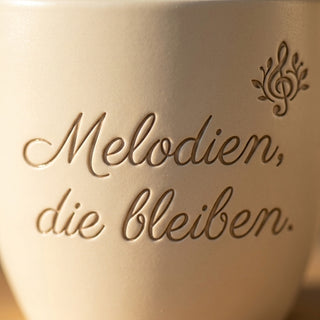 Personalisierter Blumentopf mit Gravur — Geschenk Komponist Musiker — Detailaufnahme