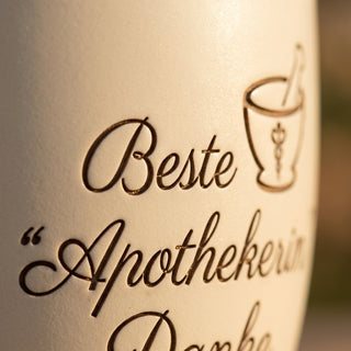 Personalisierter Blumentopf — Geschenk Pharmazeut & Apothekerin — Detailaufnahme