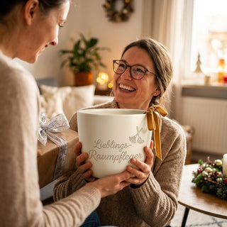 Personalisierter Blumentopf mit Gravur — Dankeschön Geschenk für Raumpfleger — als persoenliche Geschenk-Uebergabe