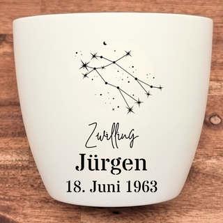 Weißer Blumentopf mit Zwillinge-Sternbild, graviert mit "Zwilling Jürgen 18. Juni 1963".