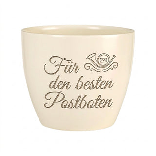 Persönlicher Blumentopf mit Gravur für den besten Postboten als Geschenk — Detailansicht der Lasergravur