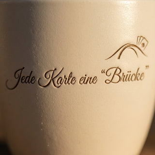 Personalisierter Blumentopf mit Gravur – Geschenk Kartenlegerin — Detailaufnahme