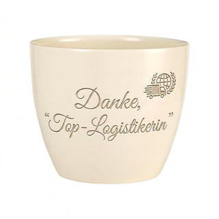 Personalisierter Blumentopf mit Gravur — Geschenk für Logistikerin — Detailansicht der Lasergravur