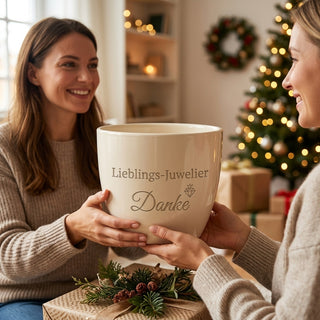 Personalisierter Blumentopf mit Gravur — Geschenk für Juwelier — als persoenliche Geschenk-Uebergabe