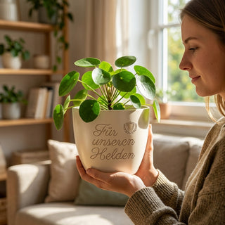 Persönliches Geschenk Bundeswehr - Blumentopf mit Gravur für unseren Helden — im Wohnambiente