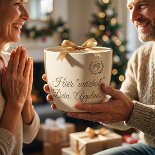 Personalisierter Blumentopf 'Hier wächst Dein Applaus' — Geschenk Sängerin — als persoenliche Geschenk-Uebergabe